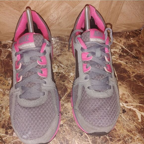 Nike women's Dual fusion St 2 running shoes gray size 8.5. A60 - Picture 8 of 11
